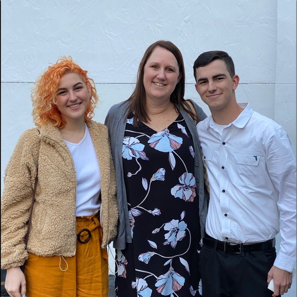 Meet your Posher, Kristen - Picture 2 of 2